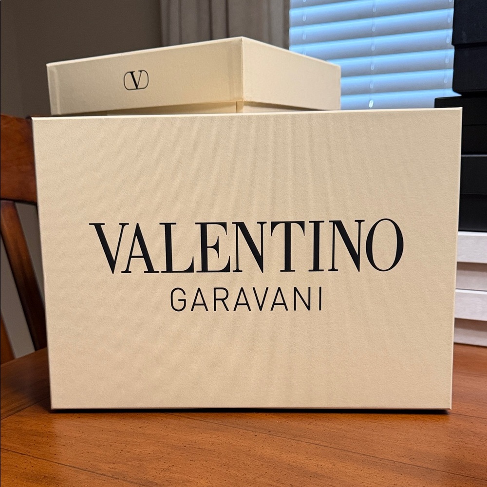 Valentino Garavani Cream Box/Packaging